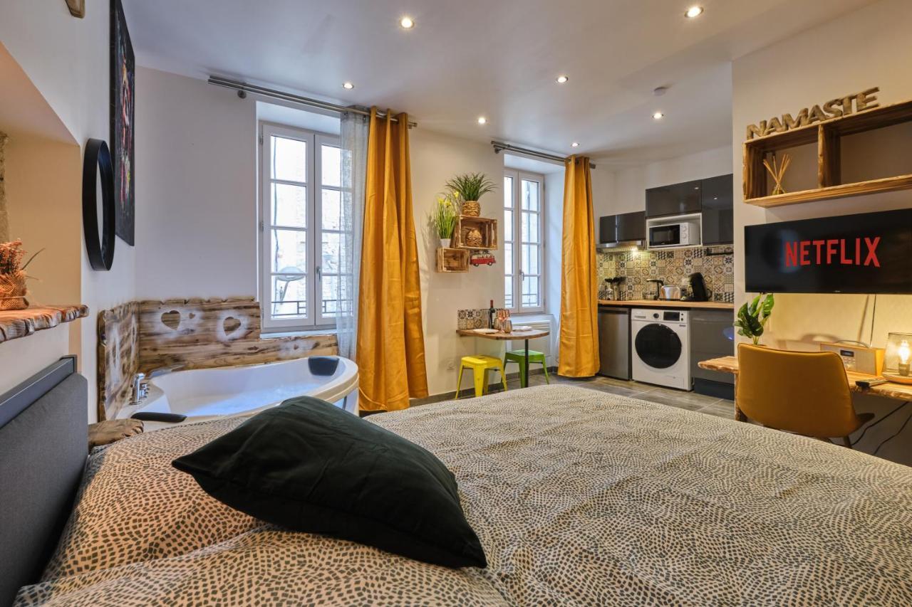 Place Carnot - Studio Tout Equipe Avec Jacuzzi Proche Toutes Commodites カルカソンヌ エクステリア 写真
