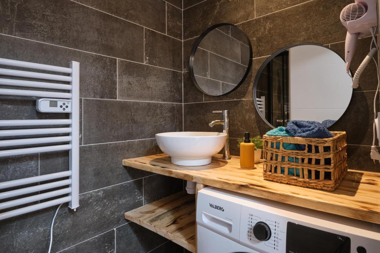 Place Carnot - Studio Tout Equipe Avec Jacuzzi Proche Toutes Commodites カルカソンヌ エクステリア 写真
