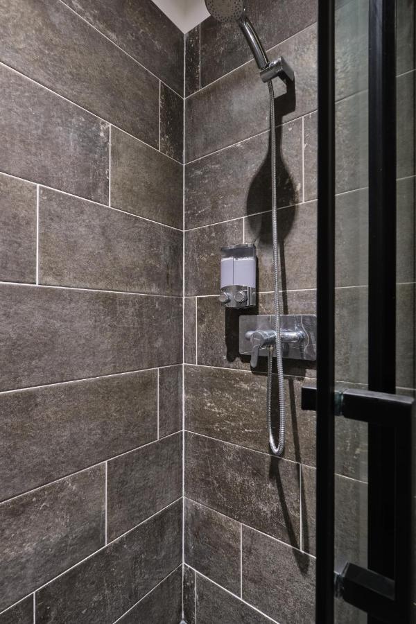 Place Carnot - Studio Tout Equipe Avec Jacuzzi Proche Toutes Commodites カルカソンヌ エクステリア 写真