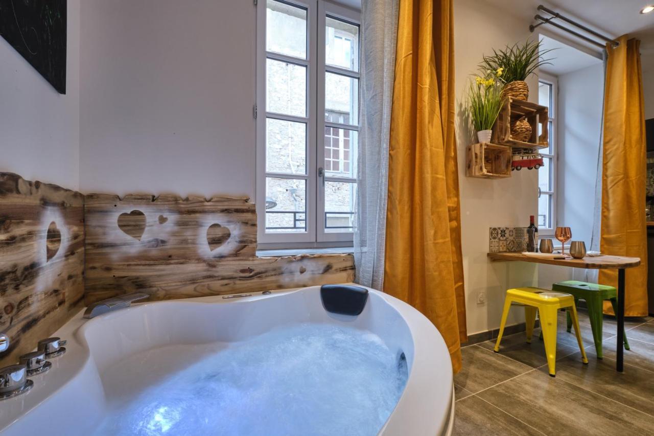 Place Carnot - Studio Tout Equipe Avec Jacuzzi Proche Toutes Commodites カルカソンヌ エクステリア 写真