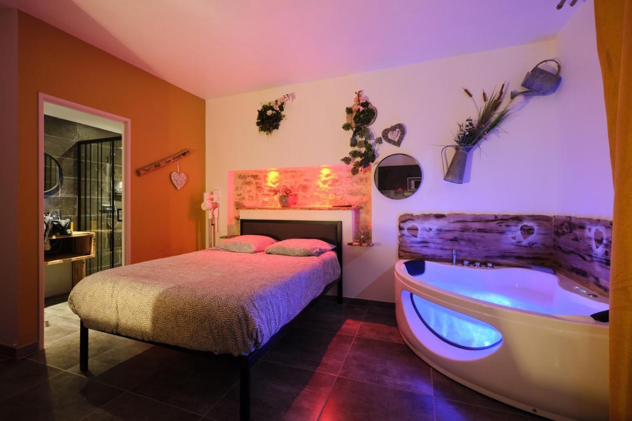 Place Carnot - Studio Tout Equipe Avec Jacuzzi Proche Toutes Commodites カルカソンヌ エクステリア 写真