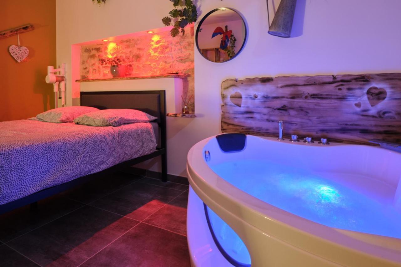 Place Carnot - Studio Tout Equipe Avec Jacuzzi Proche Toutes Commodites カルカソンヌ エクステリア 写真
