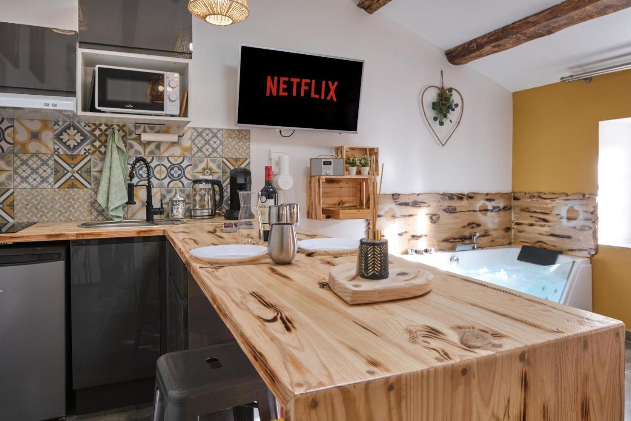Place Carnot - Studio Tout Equipe Avec Jacuzzi Proche Toutes Commodites カルカソンヌ エクステリア 写真