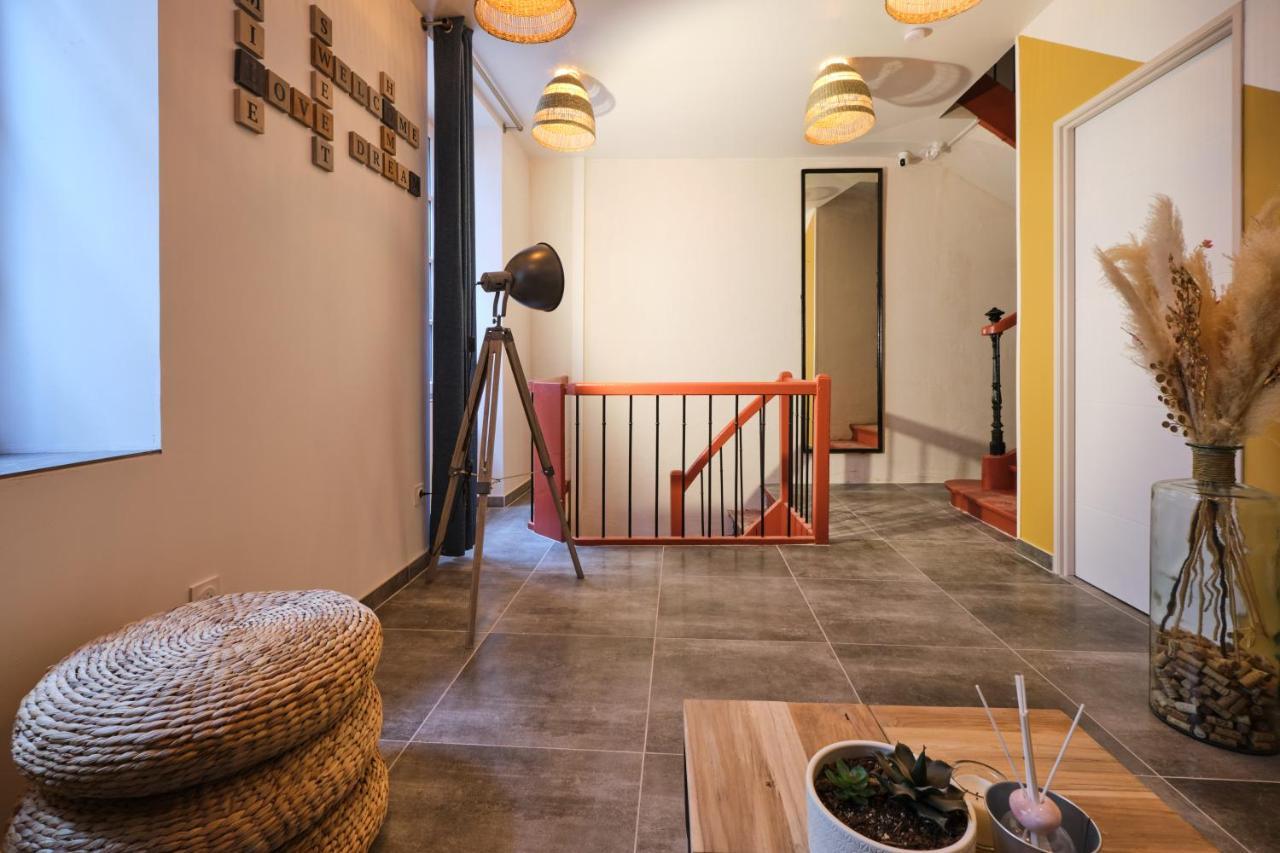 Place Carnot - Studio Tout Equipe Avec Jacuzzi Proche Toutes Commodites カルカソンヌ エクステリア 写真