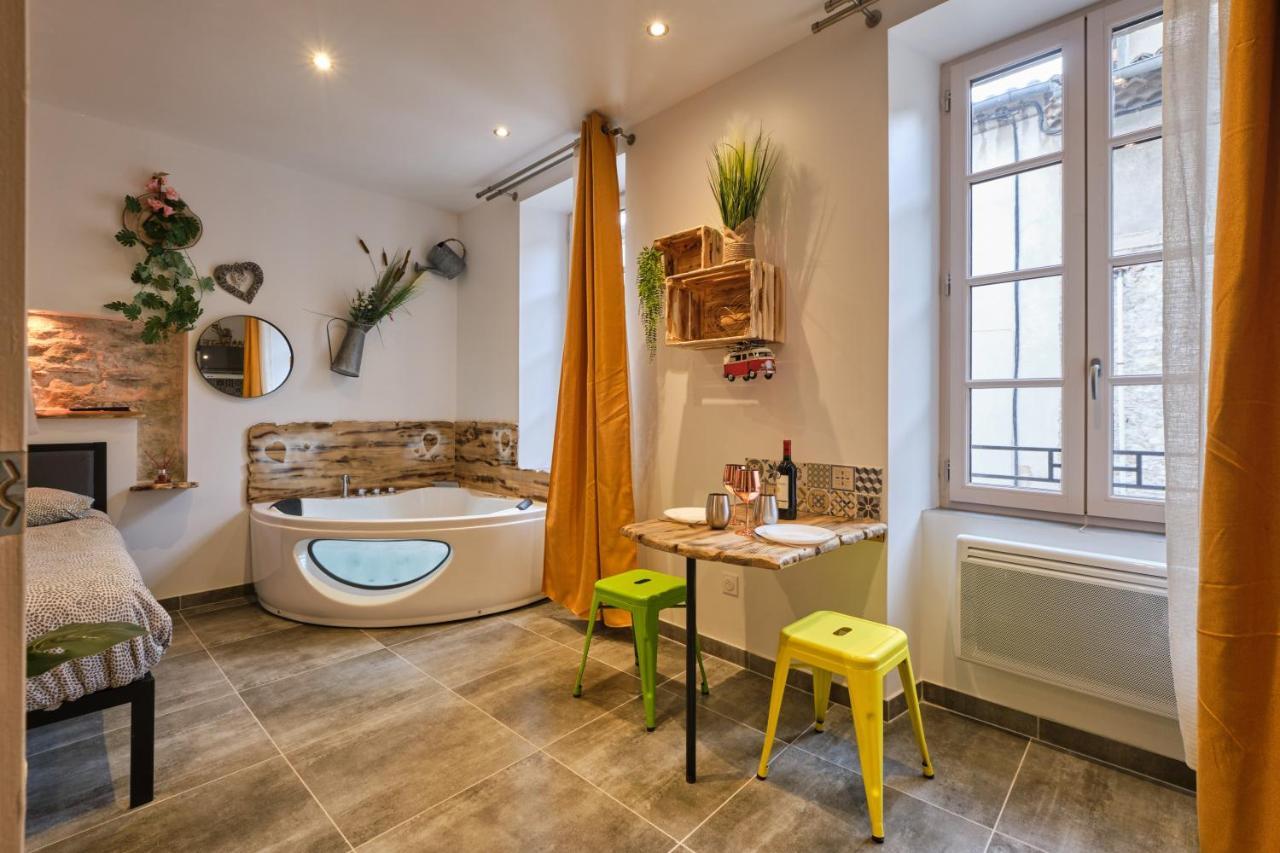 Place Carnot - Studio Tout Equipe Avec Jacuzzi Proche Toutes Commodites カルカソンヌ エクステリア 写真