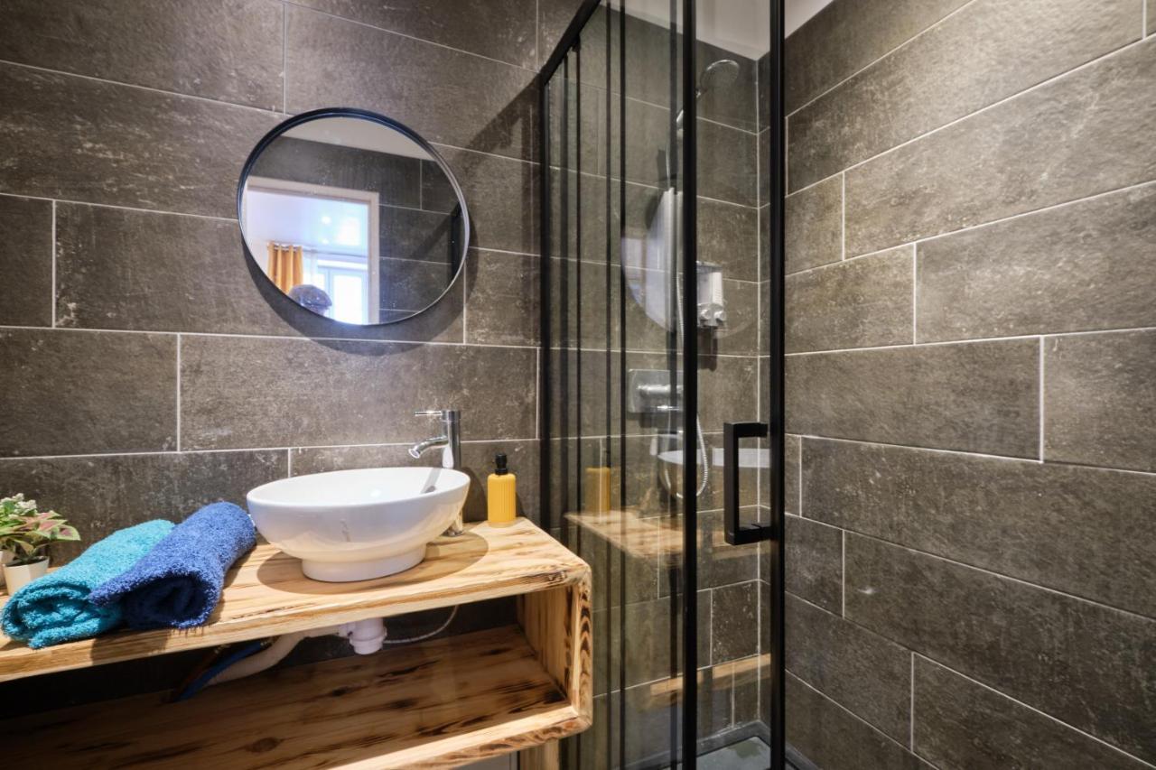 Place Carnot - Studio Tout Equipe Avec Jacuzzi Proche Toutes Commodites カルカソンヌ エクステリア 写真